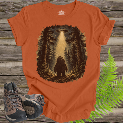 Bigfoot UFO T-Shirt – Sasquatch Alien Encounter Graphic Tee