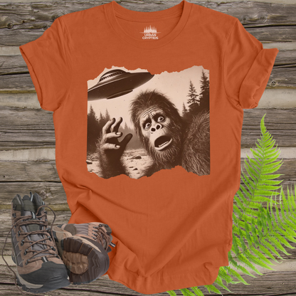 Close Encounter of the Squatch Kind – Bigfoot UFO Panic Tee
