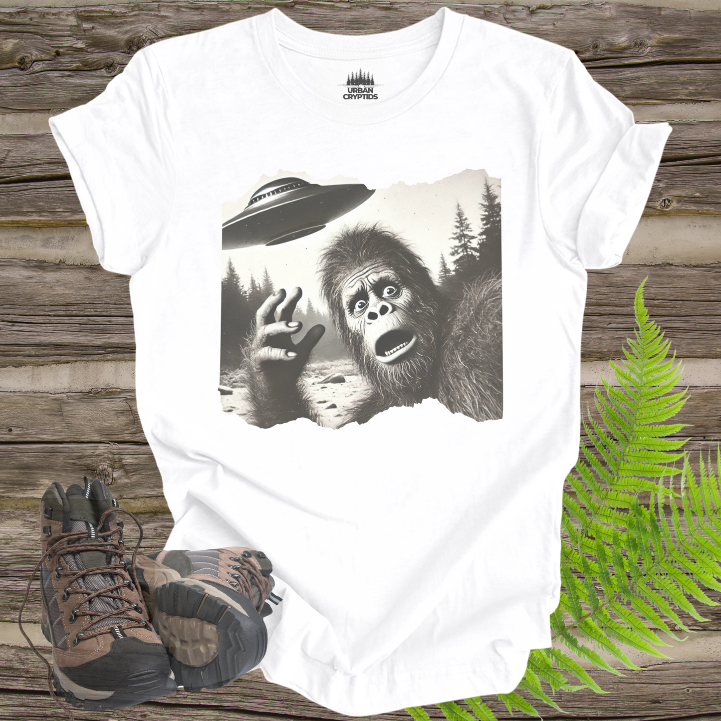 Close Encounter of the Squatch Kind – Bigfoot UFO Panic Tee